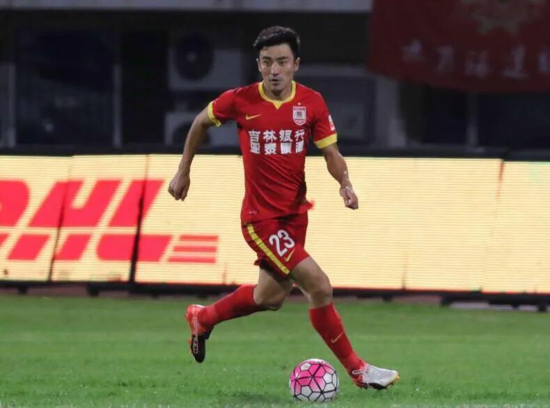 马尔蒂尼妻子独生女,足球队长结婚