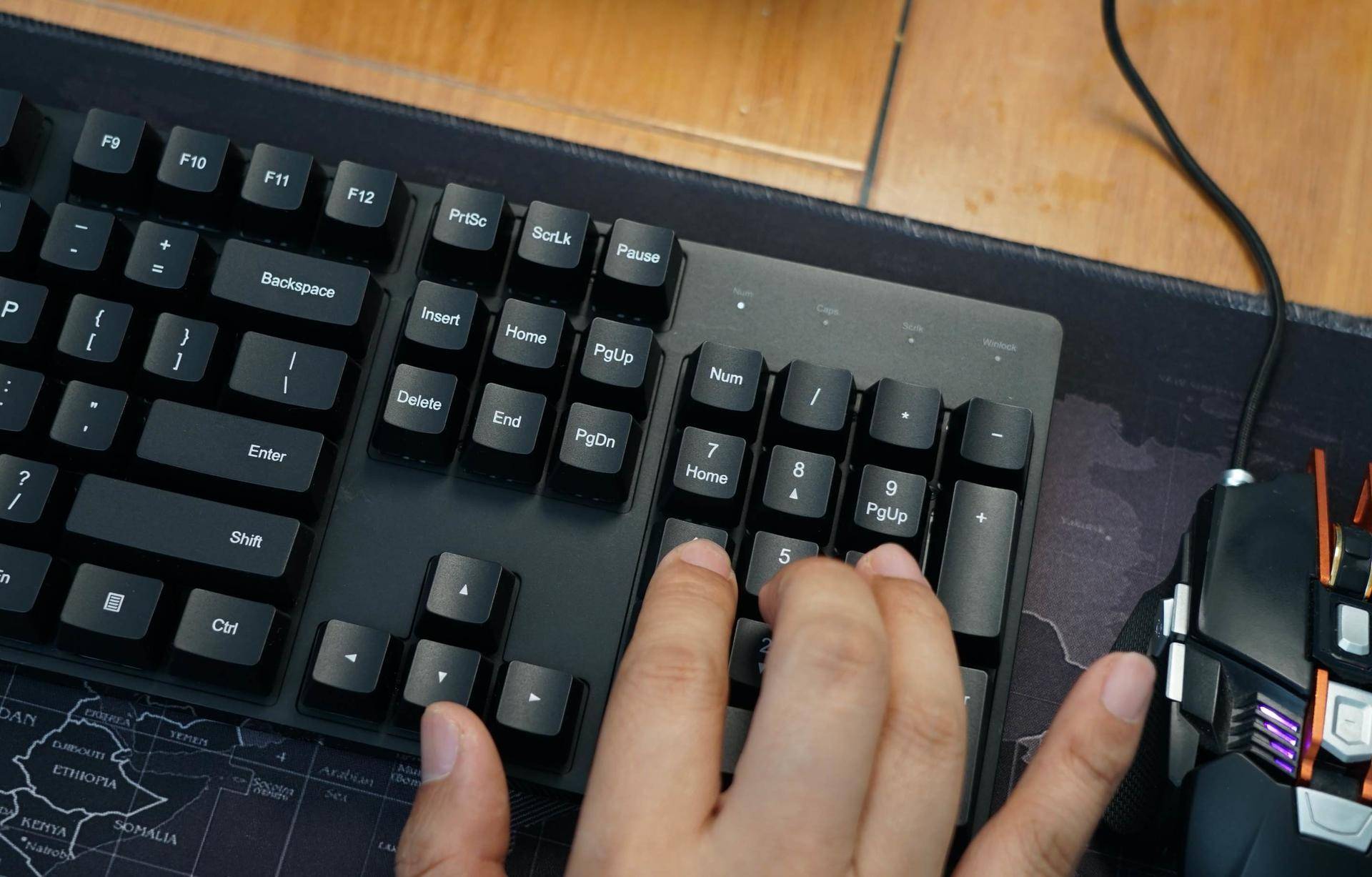 小米cherry版樱桃红轴机械键盘,小米机械键盘cherry版和g50怎么选