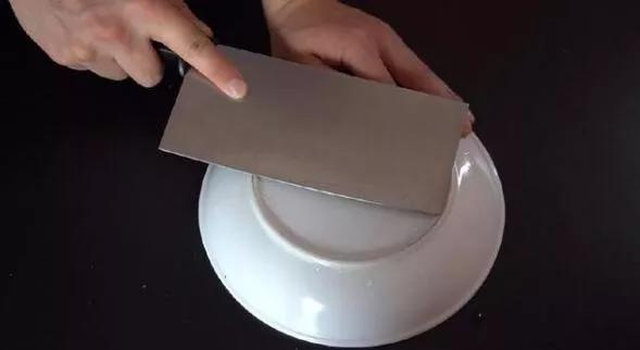 菜刀钝了怎么磨,菜刀没有磨刀石怎么磨才锋利