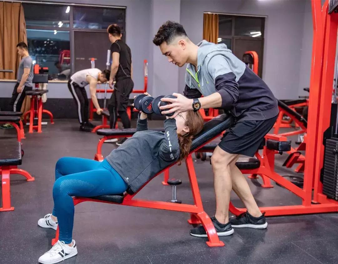 健身教练是怎样学习的,学习健身教练前途怎么样