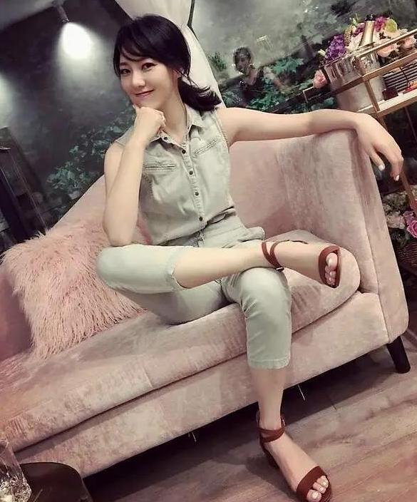 英语主持人王冠的绯闻事件完整版,央视主持人王冠被开除