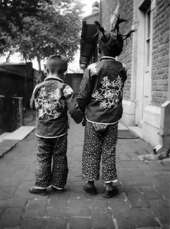 九张反映过年气氛的照片,百张罕见的过年老照片这才是年味