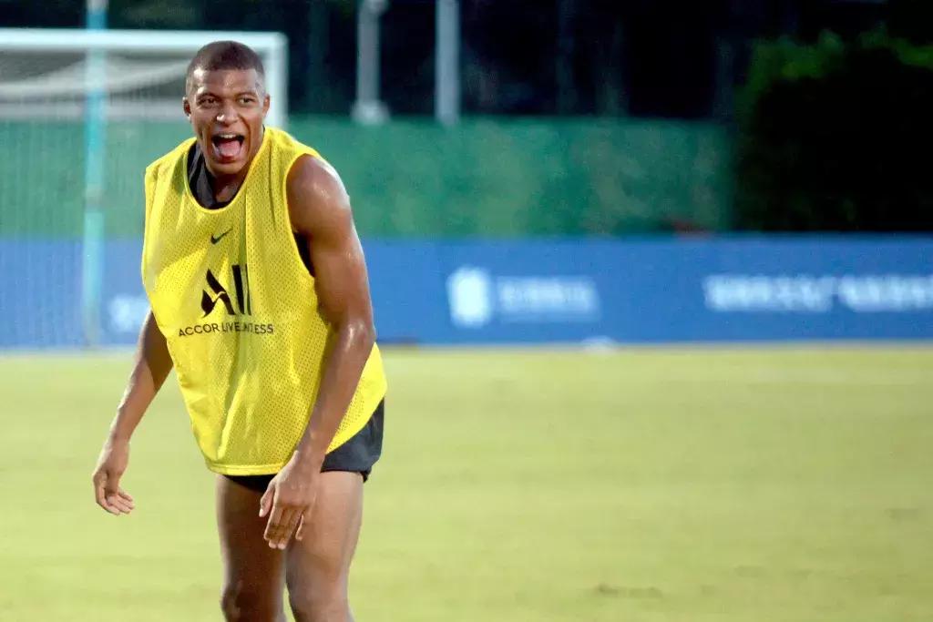 巴黎圣日耳曼抵达深圳,巴黎圣日耳曼姆巴佩一条龙