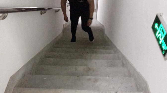 爬山后膝盖疼怎么缓解,爬山后膝盖痛还该爬山吗