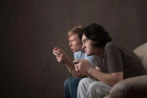 从手机上玩到电脑游戏,从手机到手机