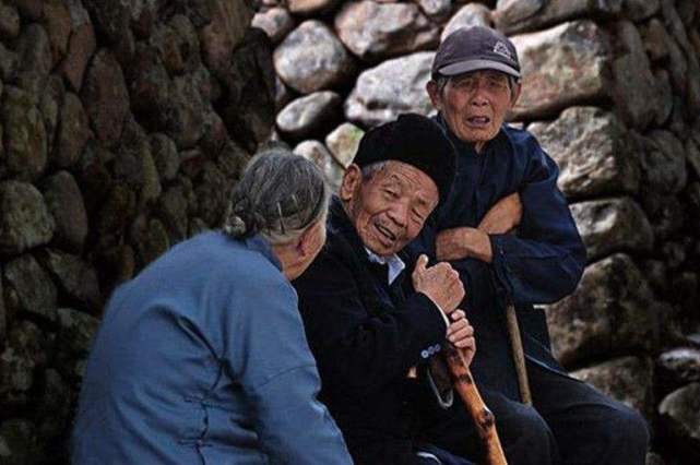 贪酒不顾人的下一句话,俗话说酒不顾人色不顾身财不顾亲