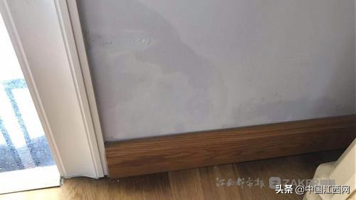 事发南昌!新房还没入住地板已发霉发黑...