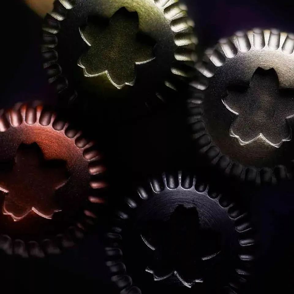 现在,全靠霓虹文具给我带来工作归属感