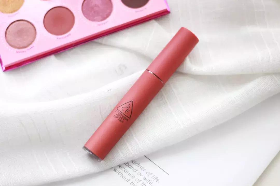 黄皮看过来开价口红试色,黄皮入手豆沙色