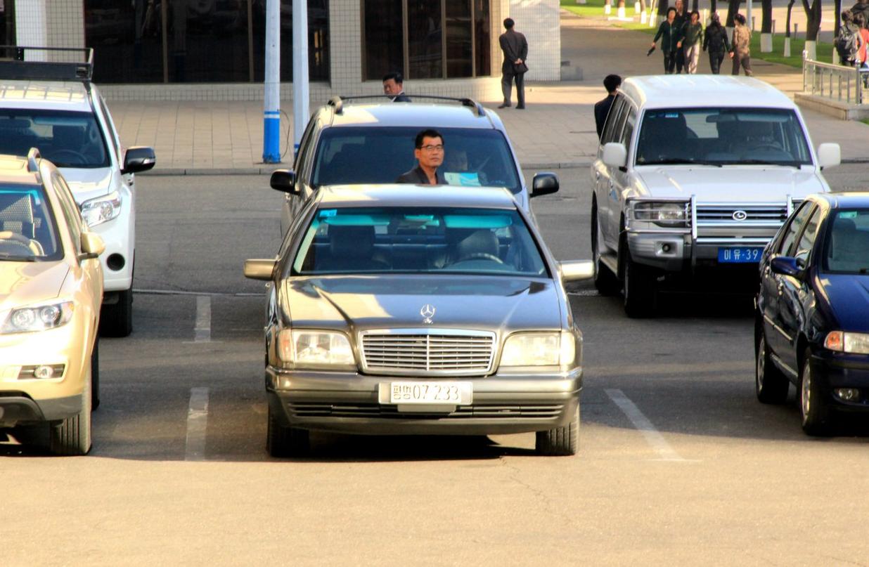 朝鲜大街上的豪车都是中国人吗,朝鲜境内的豪车