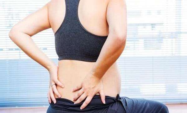 怀孕一个月背痛是怎么回事,怀孕六个月总觉得后背酸痛