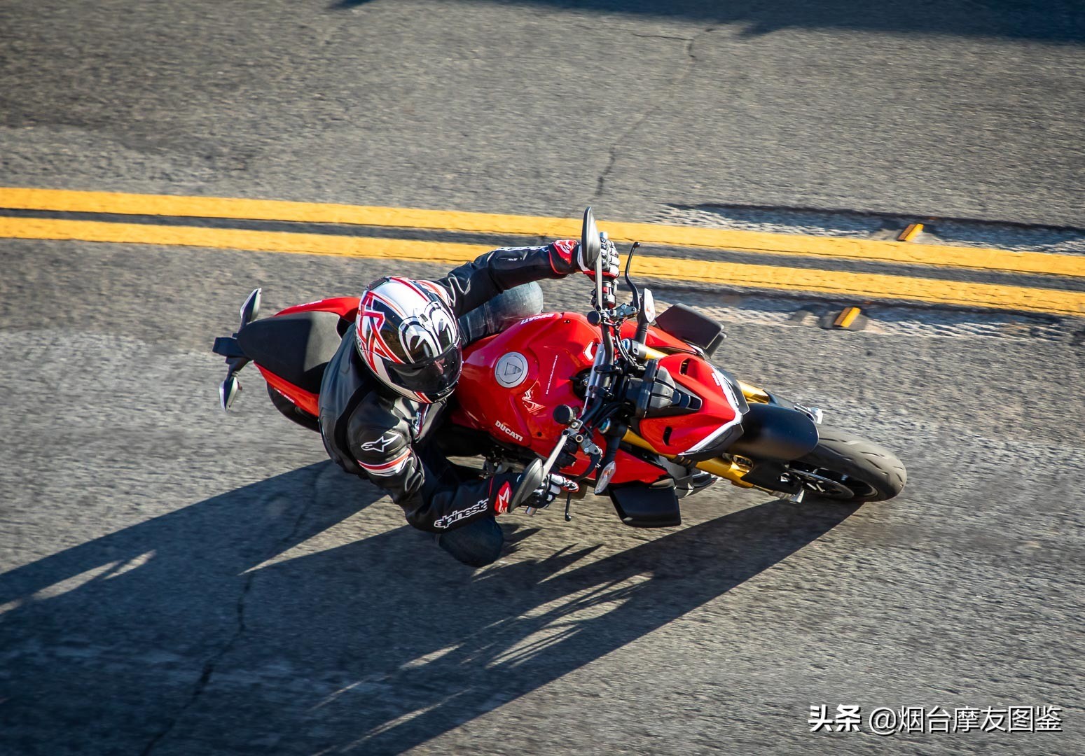 杜卡迪v4s街霸实车测评,杜卡迪街霸v4s和ktm1290sdr哪个快