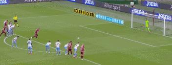 c罗全场9射2正罚丢点球,c罗进球裁判直接给黄牌