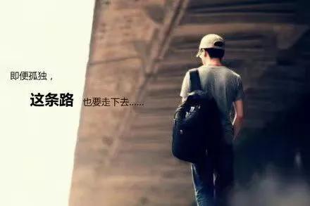 一个人有伤疤怎么安慰他,一个人的伤痛要怎么治愈