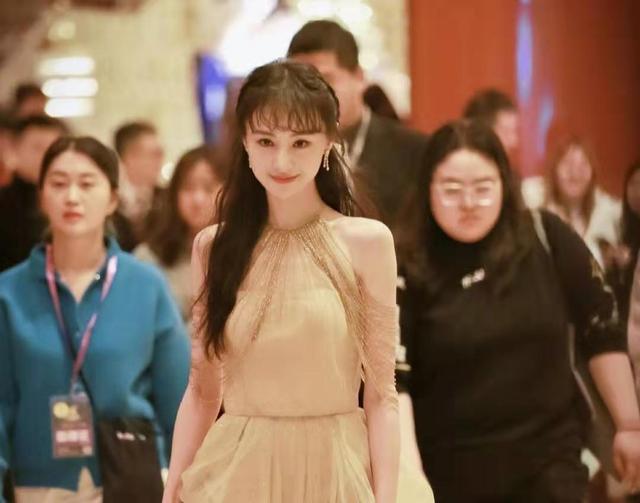 佟丽娅新发型蛋卷发,佟丽娅发型短发同款