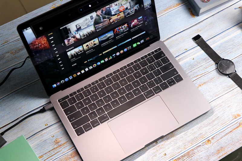 晚上看电脑觉得不舒服，试试这款