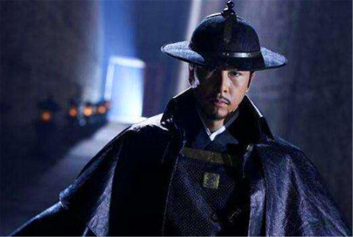 2011年南京修建学校，发现一件国宝级梅瓶，盗墓贼与40亿失之交臂