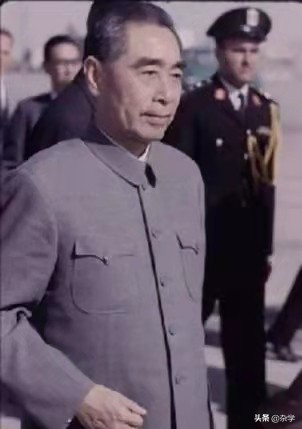 “邱小姐”宣传照流出后，周恩来紧急指示：必须把地面部分裁掉