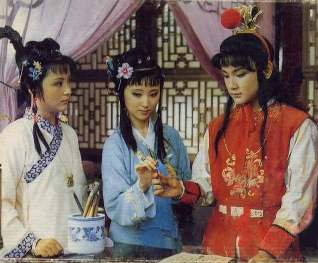 晴雯的死因是因为袭人告密吗,晴雯芳官怎么样了