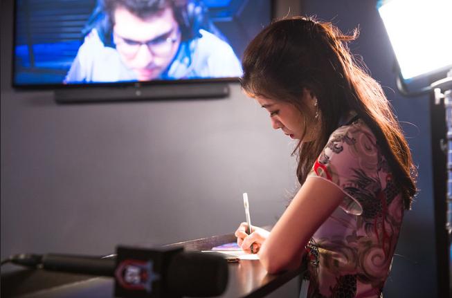 拜仁进球球迷呐喊,拜仁球迷拉横幅