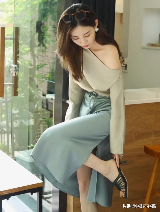 今年流行的t恤裤子搭配2021夏天,今年流行的宽松t恤搭配女