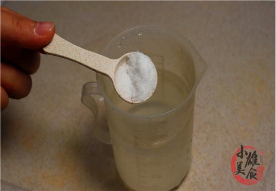 冰箱结冰厚不用铲用一个瓶子搞定,冰箱结冰不要用刀刮爆炸