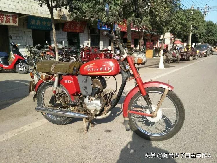 70年代老式嘉陵摩托车,嘉陵70摩托老款