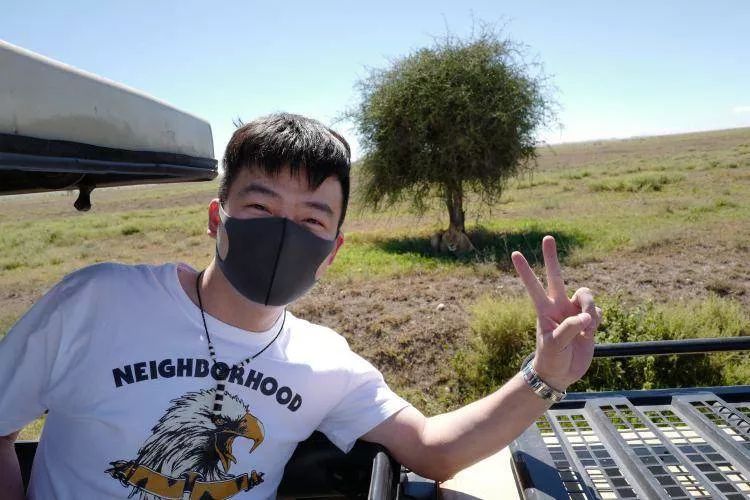 “我，21岁单身男，靠300个娃娃续命”：那些你无法想象的爱