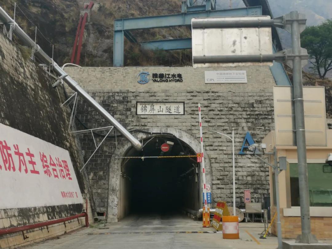 世界最深实验室2400米地下室,2400米深的地下实验室多少钱