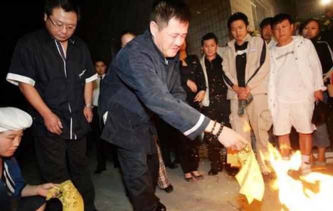 高秀敏女儿败掉7套房,高秀敏女儿李萱败光家产视频