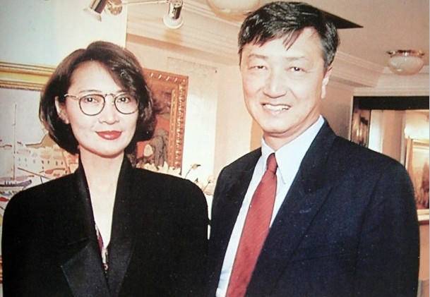 73岁影后萧芳芳：4段感情9种特长，周星驰李连杰都曾崇拜她