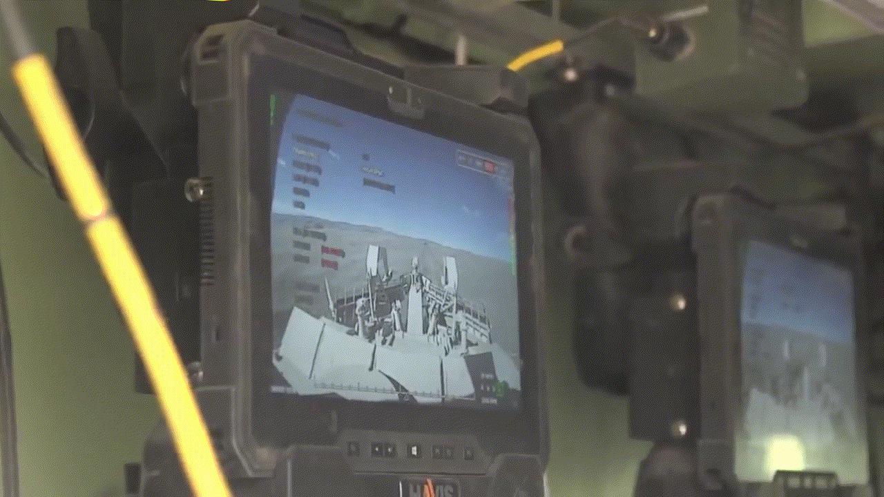 悍匪袭击美军悍马车队的电影,清障扫雷坦克