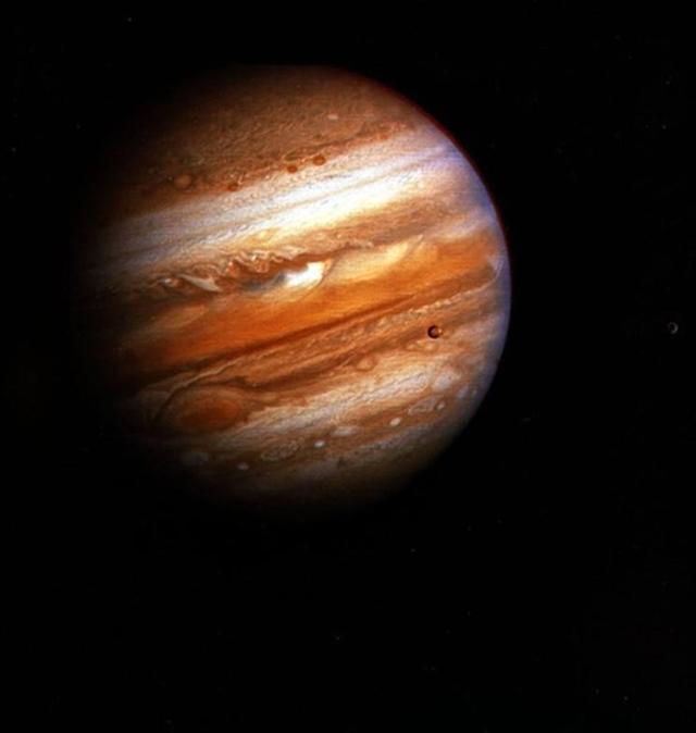 太阳系八大行星绕太阳哪个最快,太阳系八大行星和太阳真实比例