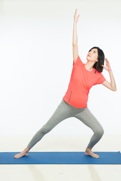 想要顺产23周练什么瑜伽,孕妇简单的瑜伽动作