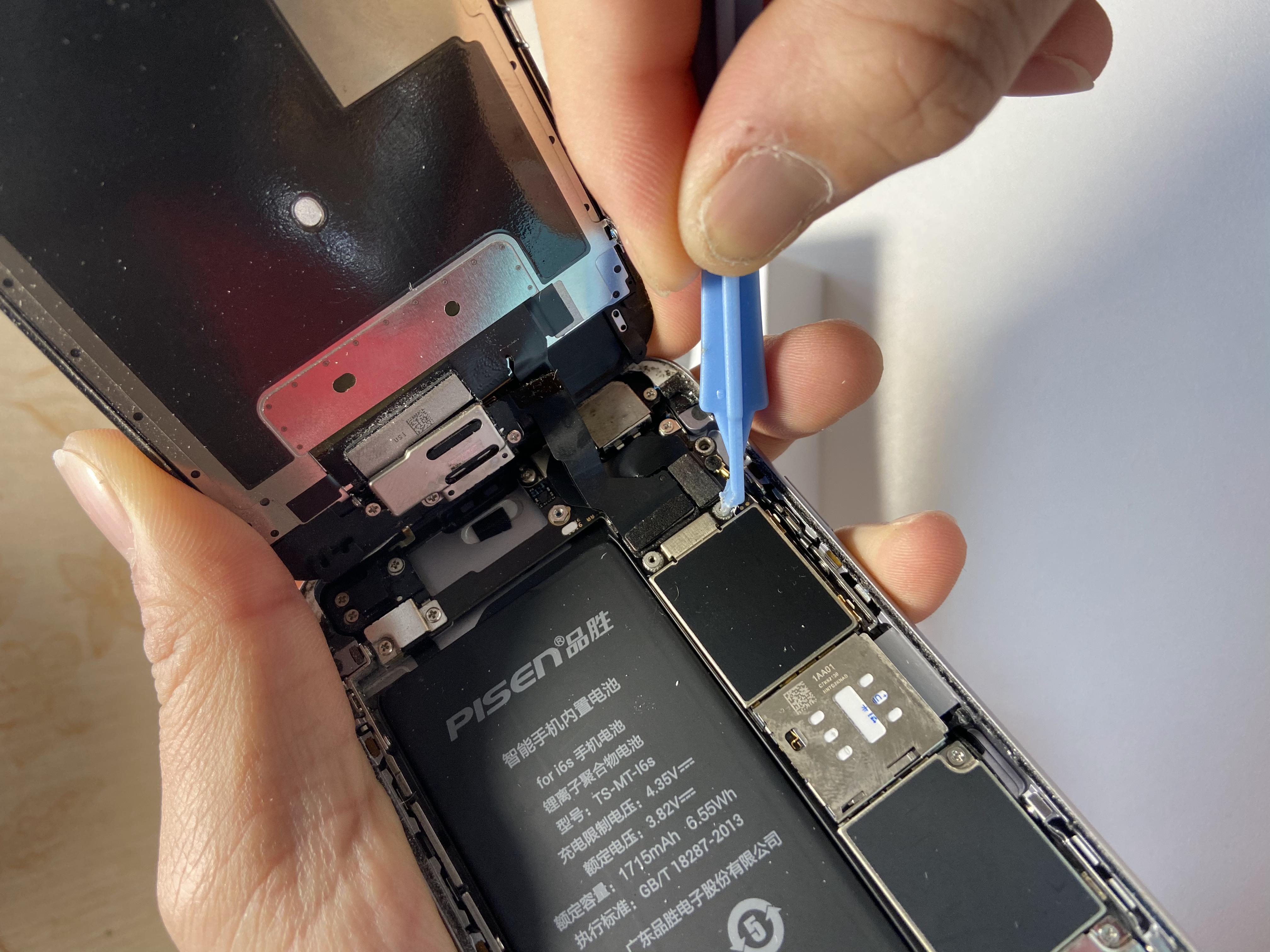 给四年前的iPhone6s换上这款电池，竟然满血复活，恢复如初
