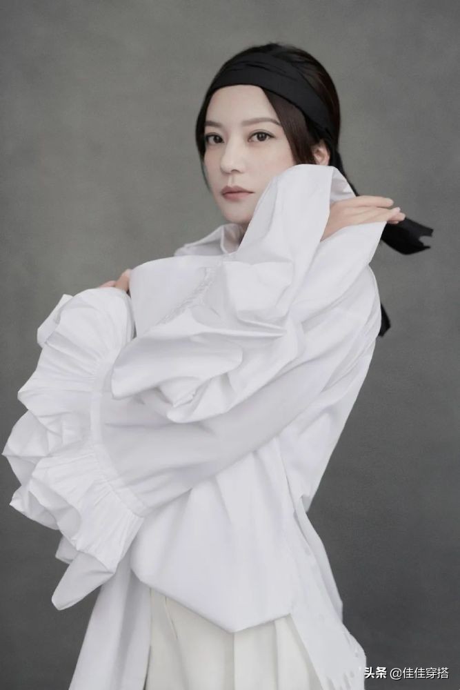 赵薇黑色吊带穿搭,赵薇西装穿搭图