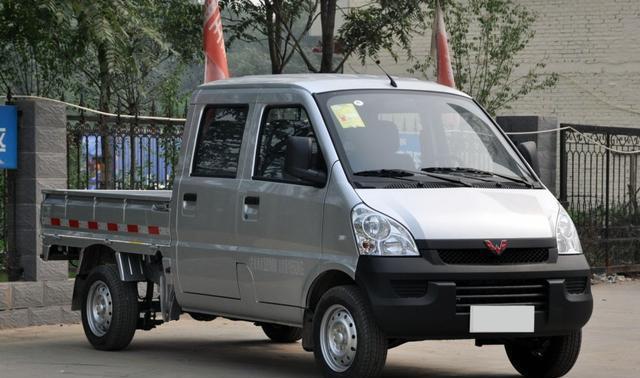 五菱宏光s动力怎么样视频,五菱荣光s和五菱宏光s哪个拉货好