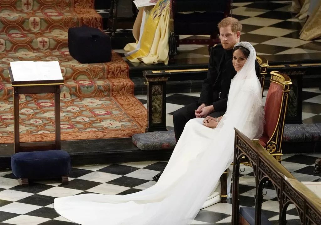 昆凌结婚穿的婚纱真的好大气,唐嫣昆凌婚纱