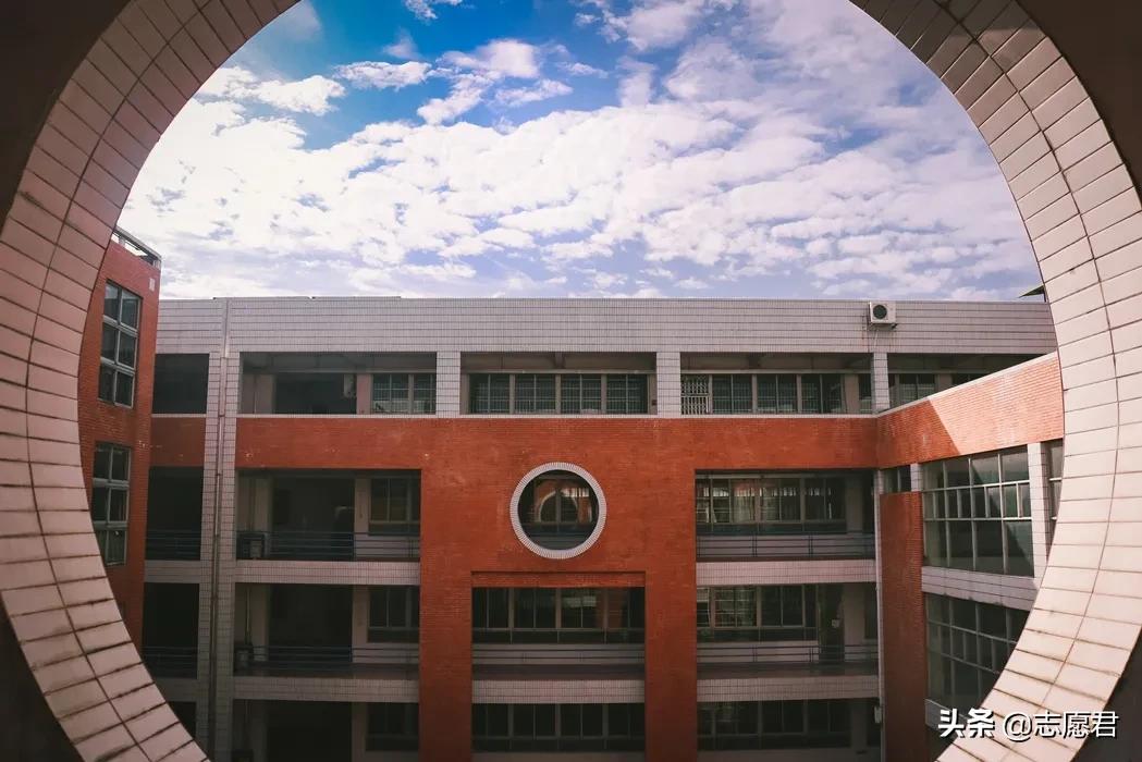 广州商学院和广东商学院区别,广东商学院与广州商学院有何不同