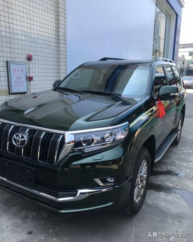 国六普拉多4.0,2021款普拉多3.5五座军绿色