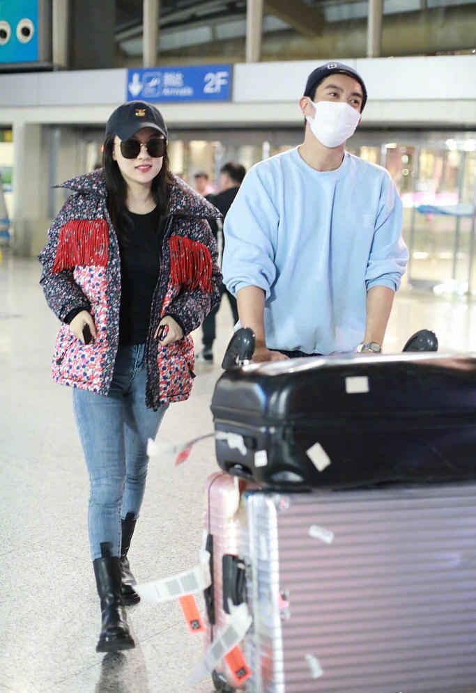 霍思燕穿搭日常图片,霍思燕喜欢晒素颜长相美穿衣有范