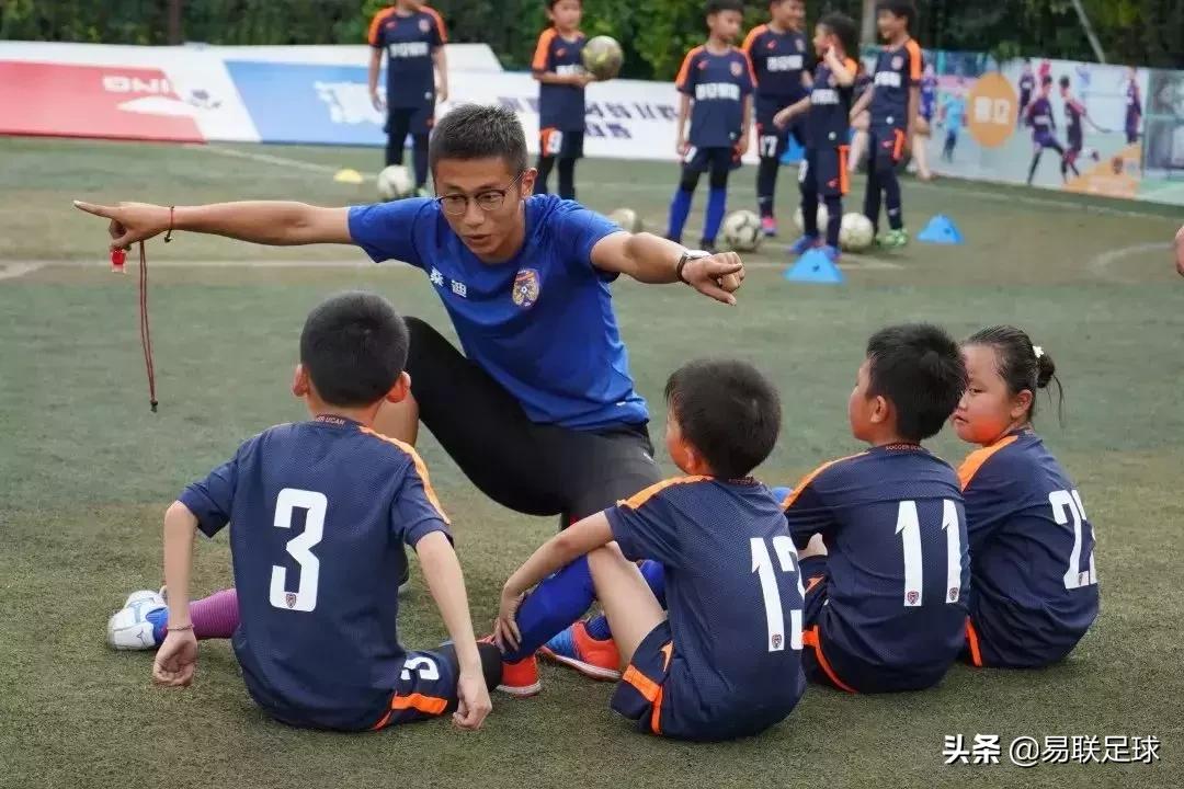 易联青训足球,易联梯队训练赛