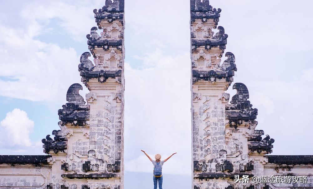 一个人去巴厘岛，应该玩什么？住哪里呢？