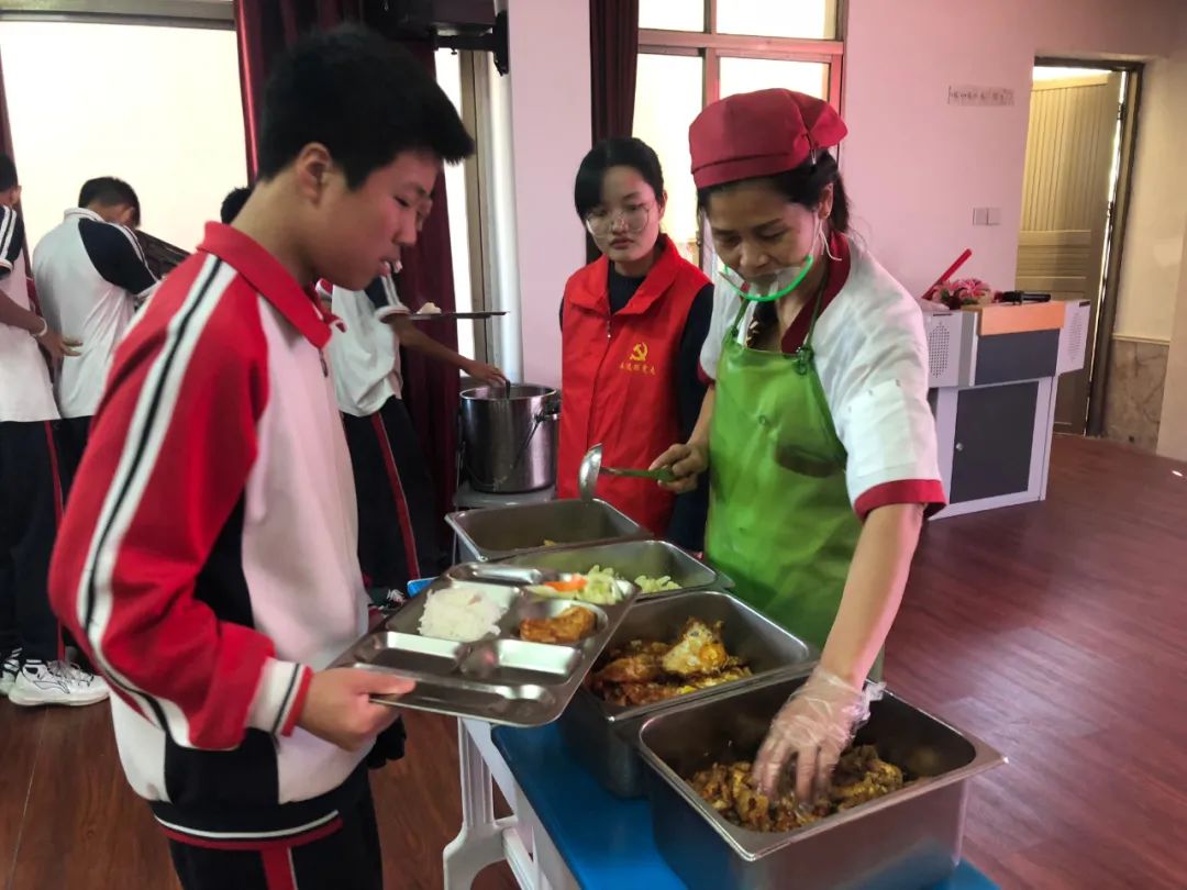 一粥一饭，当思来之不易——连江兴海学校“文明用餐，光盘行动”