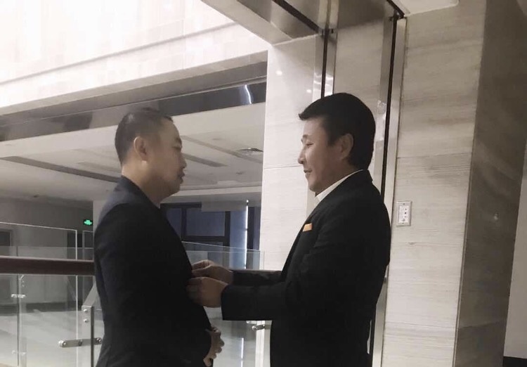 王楠刘国梁捐款,刘国梁回归队员感动