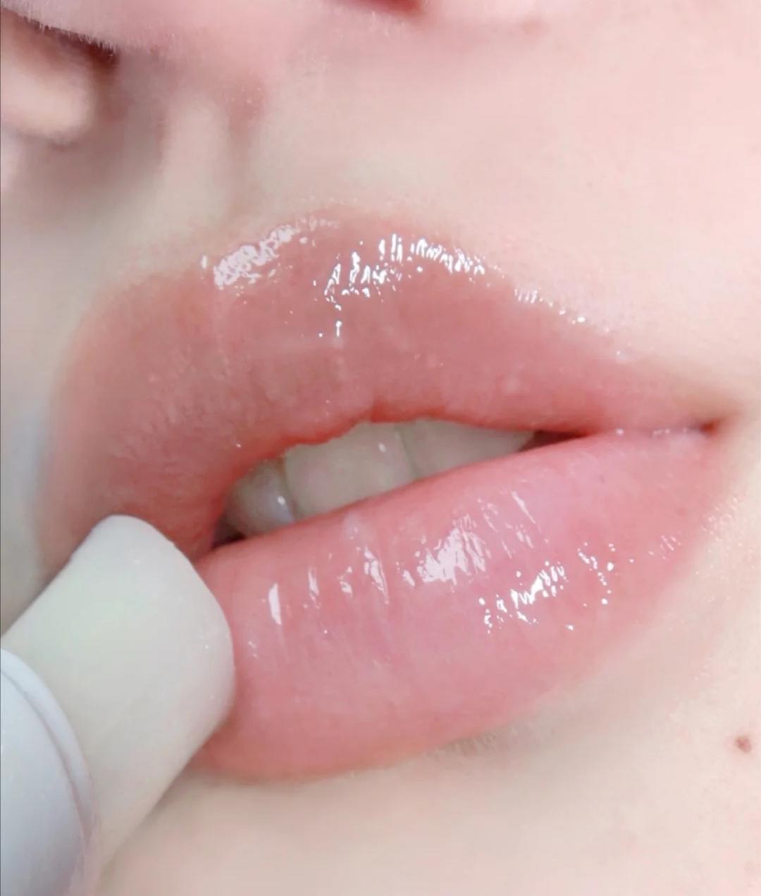 有唇纹涂再贵口红也low,这些唇膏滋润不油腻,淡化唇纹最管用