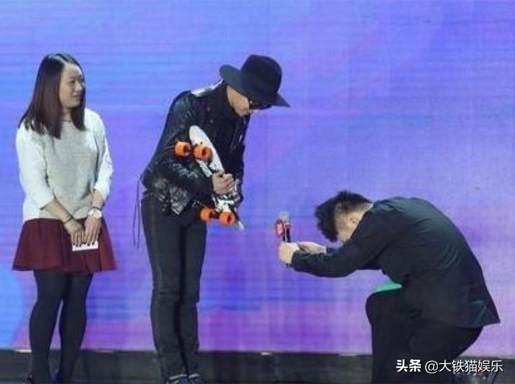 人前是明星背后是资本家,人前是过气明星人后是商业大佬