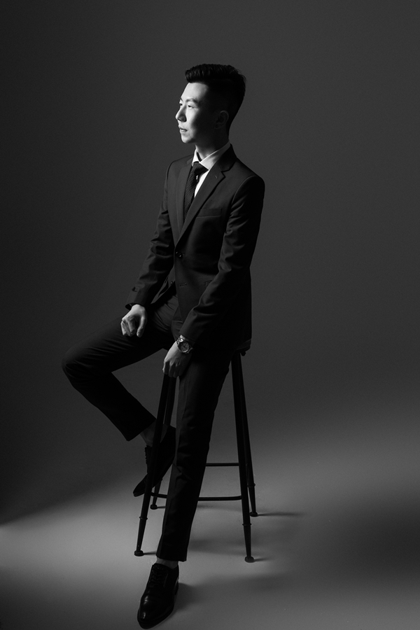 律师西服正装,律师一年四季穿什么西服