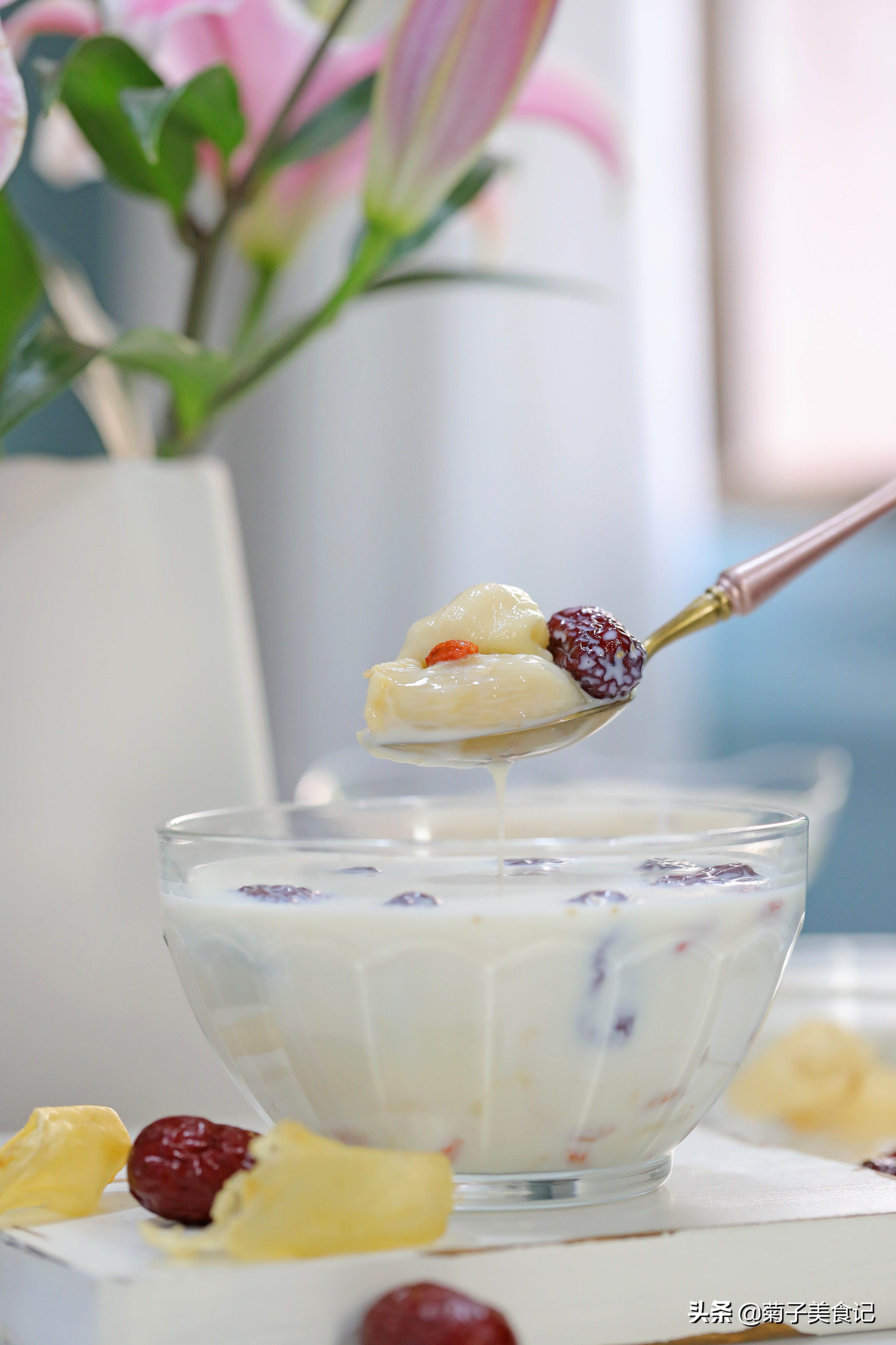 三月女人节带你制作几款美颜甜品,做个美味的花胶炖牛奶