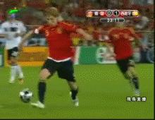 我有一个特别喜欢的老师,一个喜欢足球的体育老师